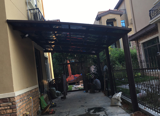 崇左碧桂園陽臺雨棚車棚安裝實例