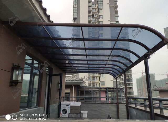 海南?？谟昱?胡先生