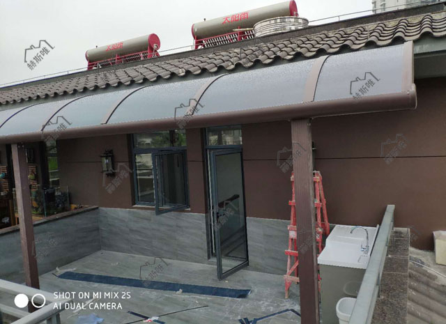 海南?？谟昱?胡先生