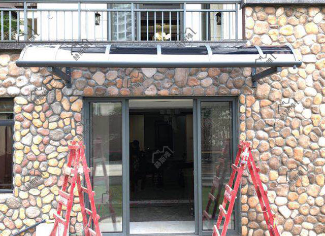 海南?？谟昱?胡先生