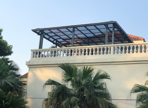 樓頂陽(yáng)臺(tái)雨棚安裝實(shí)例