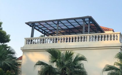 暴雨天氣下，你家是否也缺一個這樣的鋁合金雨棚？